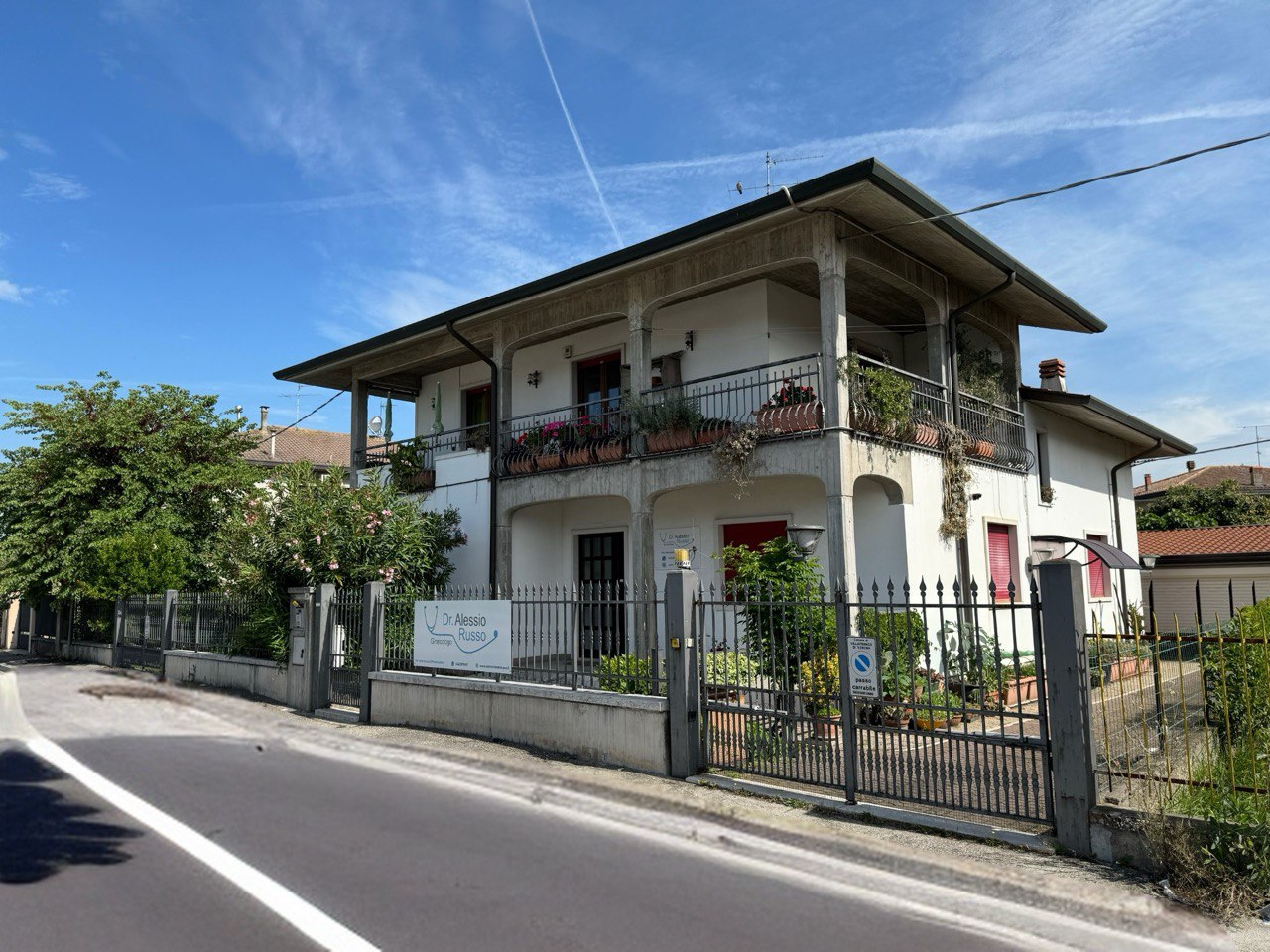 foto dell'ingresso dell'ambulatorio